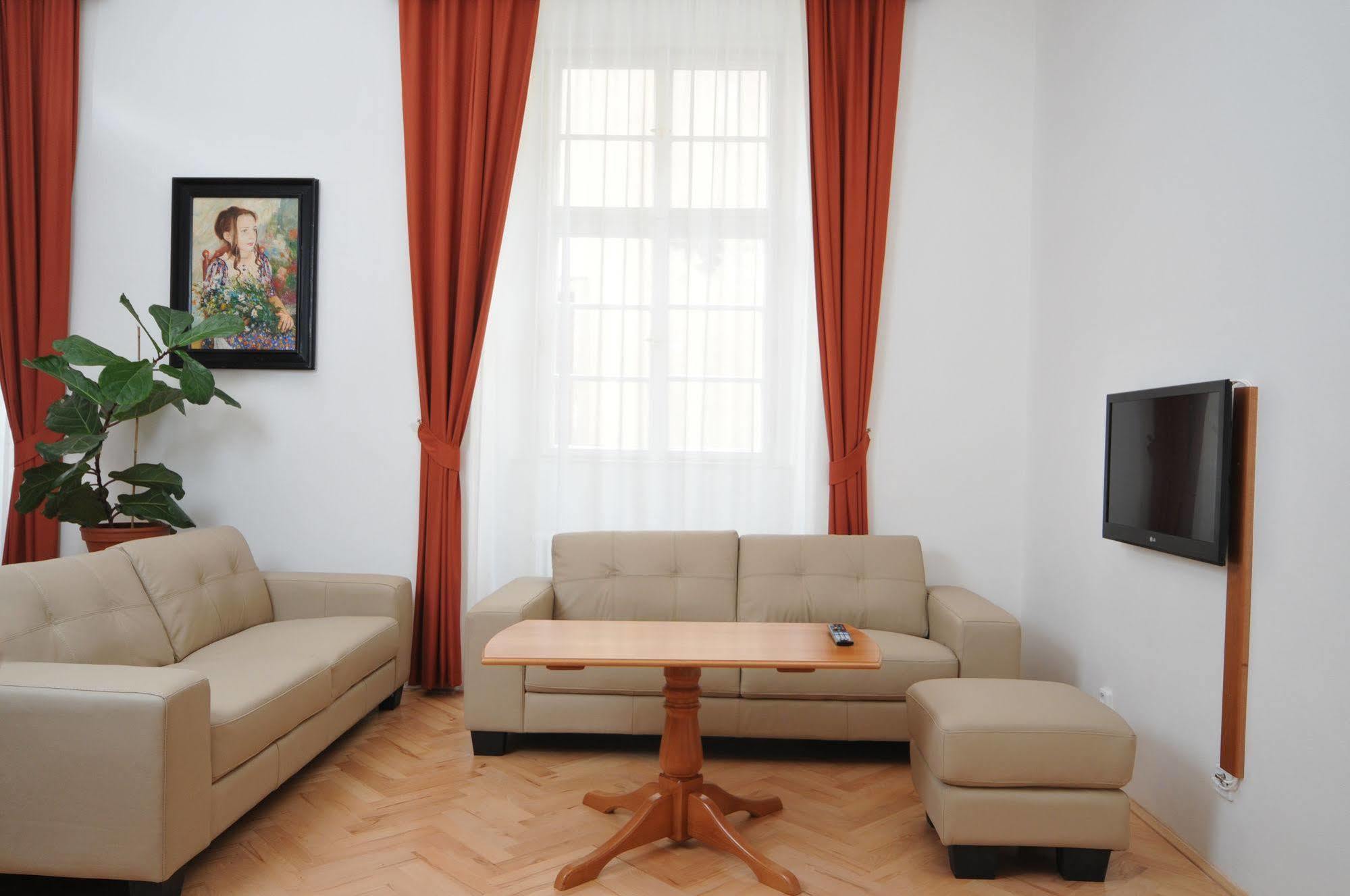 Boutique By Little King 3*