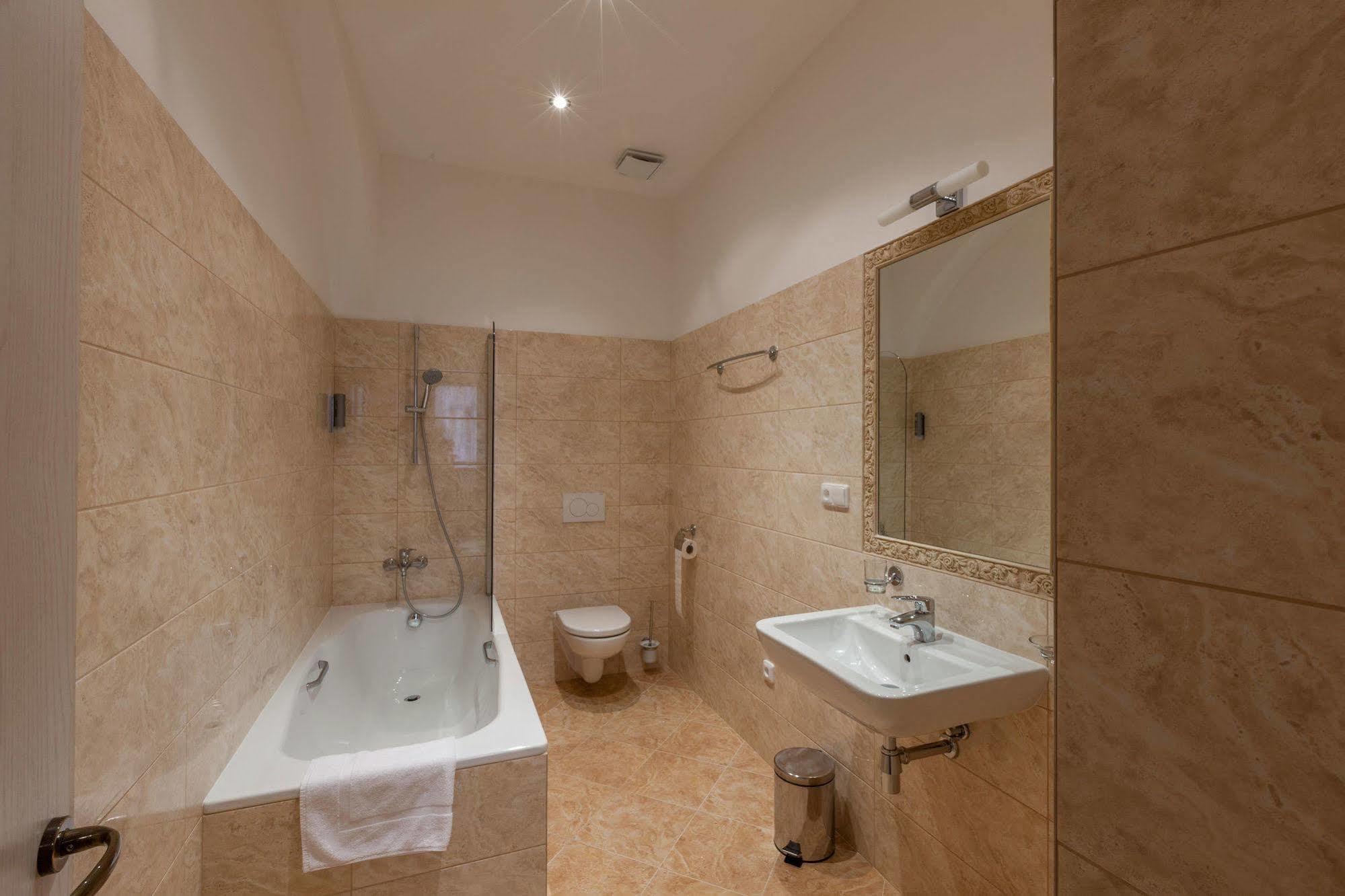 Apartahotel Boutique By Little King 3*